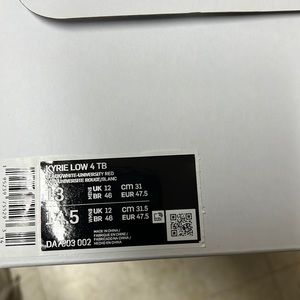 Men’s basketball shoe